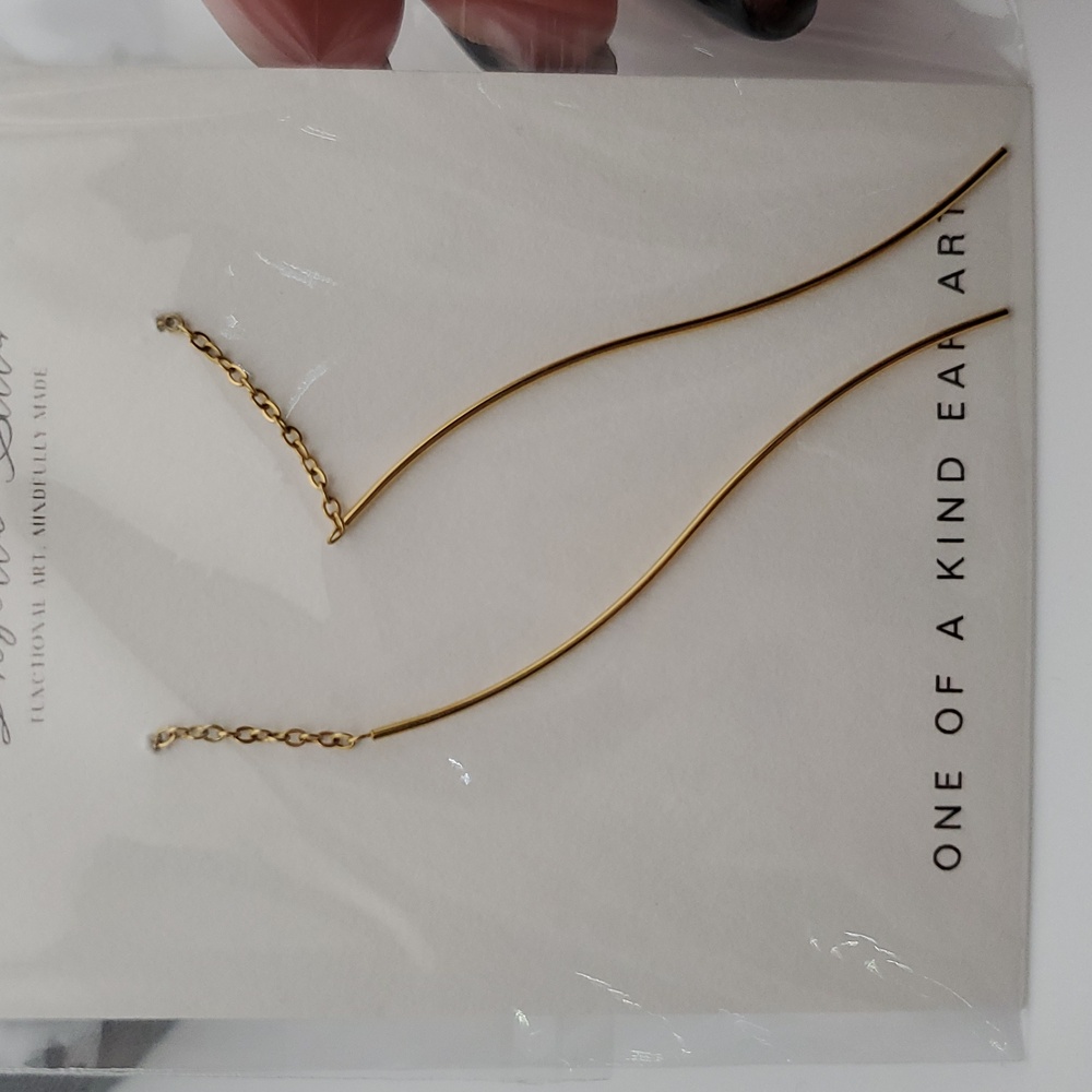 Gentle S Threader Earrings